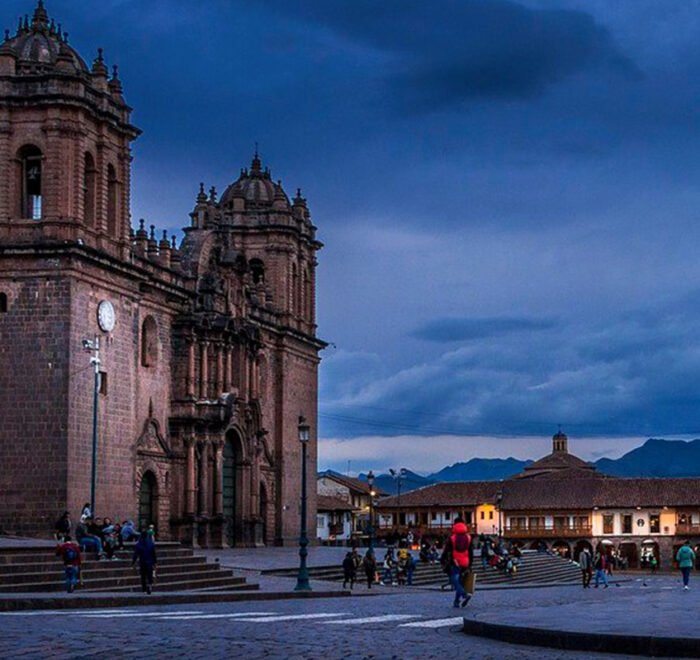 Plaza de Armas de Cusco al atardecer – Tour Cusco Express
