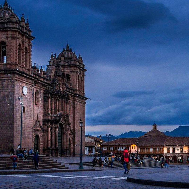 Plaza de Armas de Cusco al atardecer – Tour Cusco Express