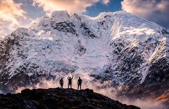 Trekking Apu Salkantay con vista al nevado Salkantay camino a Machu Picchu, Royal Adventure Perú