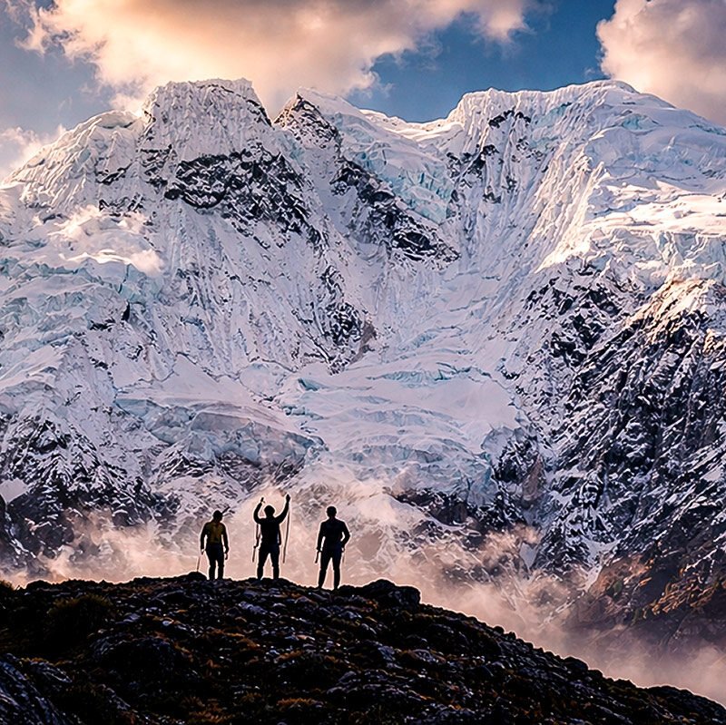 Trekking Apu Salkantay con vista al nevado Salkantay camino a Machu Picchu, Royal Adventure Perú