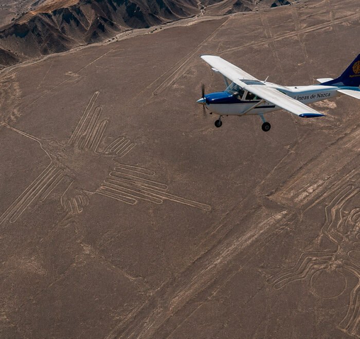 lineas-de-nazca-vista-aerea-geoglifos-avion-tour-sobrevuelo-desierto-royal-adventure-peru-destacada.jpg