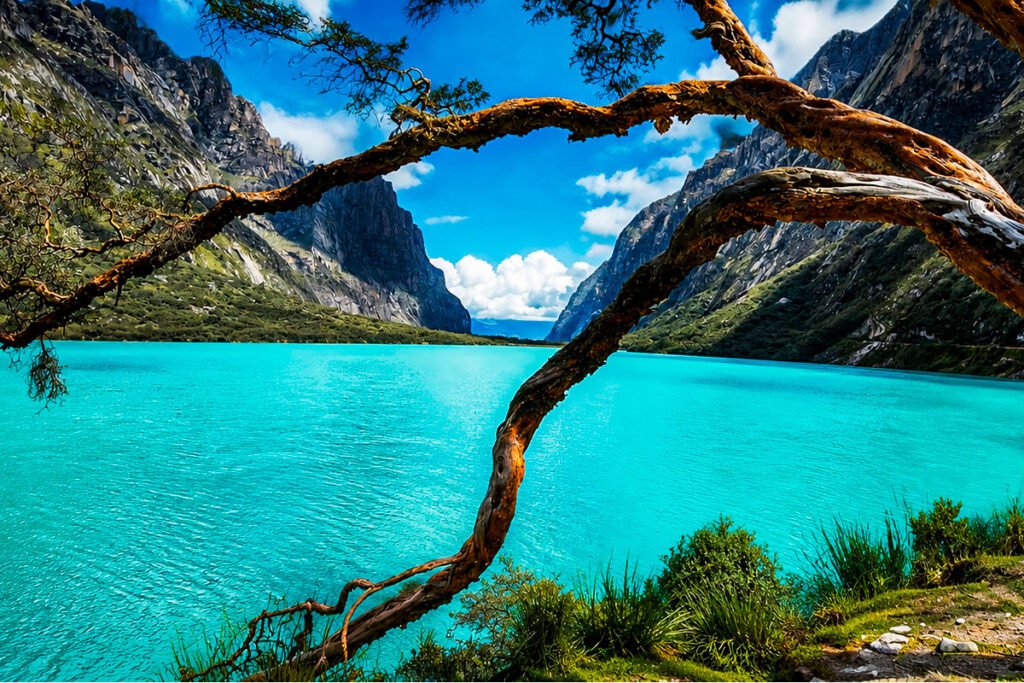 laguna turquesa en huaraz peru paisaje andino montañas lago azul naturaleza aventura trekking cordillera